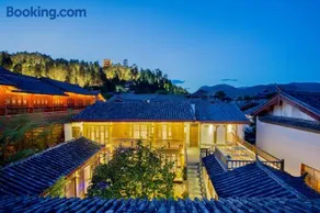 Yuezhu Xuan Zen Boutique Resort Lijiang Ancient Town,Naxi courtyard Near Mu's Palace and Zhongyi Market and Sifang St,English Host and Travel Assistant,Free Airport Pickup for 3 nights and Luggage Service,Daily Western and Chinese Breakfast - Image 1