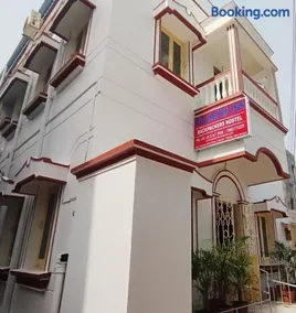 ROAMERS INN Backpackers Hostel - Image 1