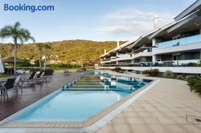 Apartamento com 4 suítes pé na areia - Image 3