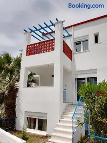 White house on the Beach - Image 1
