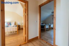Tranquil Dingle Hideaway - Image 2