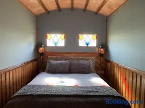 The Cosy Nest Hut - Image 2