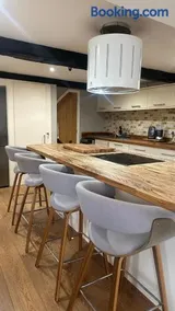 Entire Cotswolds barn retreat - Image 4