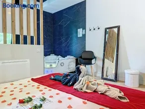 Love Room avec jacuzzi & lit King Size - Image 4