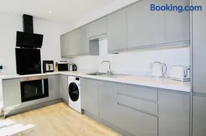 No.10 @ ShortStays Serviced apartments - Image 2
