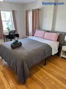 4 Rooms Family House With Backyard, Laundry And Parking - Image 2