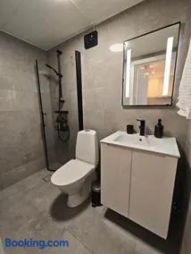 Centralt gästhus i Sala med kök, trädgård & Wi-Fi - Image 2