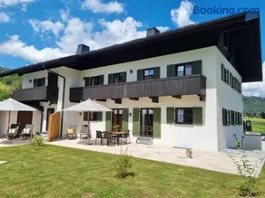 Apartamento vacacional con terraza y jardín | Vistas a la montaña - Image 3