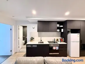 Spacious 2BR Apt in Canberra City Centre BBQ/ Pool - Image 1