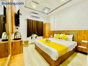 Hotel Vallabhgarh at Pichola Lake Nathi Ghat Brahmpole Udaipur - Image 4