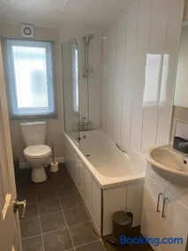 2 Bed Lodge Style Caravan with Hot Tub & Private Garden at Patrington Haven Leisure Park - Image 3