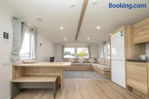 All in Haven - 3 Bed Brand New Caravan Valley Farm - Image 4