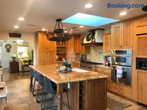 Luxury Home with Heated Pool - Spa and Lighted Pickle Ball Court - Image 4