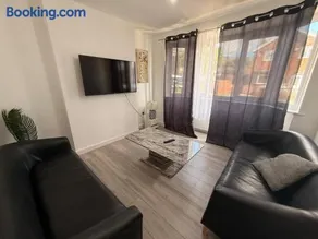 Modern 3 bedroom home in NG2 - Image 3