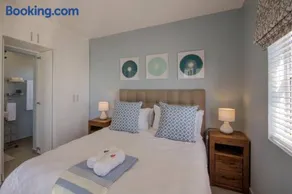 The Atlantic Blue Bloubergstrand Beachfront Apt - Image 5