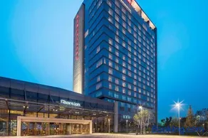 Sheraton Langfang Chaobai River Hotel - Image 2
