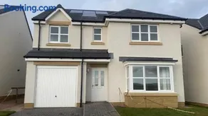 Modern and Spacious Edinburgh home with large garden - Image 2