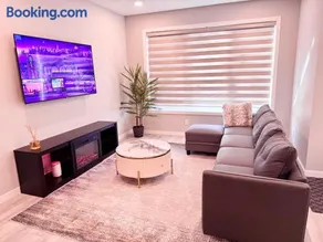The Luxe Haven S Luxury 3BR Family Home - Image 4