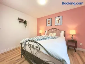 Bright Private Room in Large Home in Port Colborne - Image 1