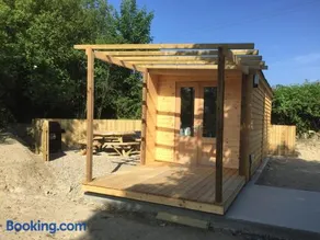 Romantic Getaway Luxury Wooden Cabin With Private Hot Tub and BBQ - Image 2