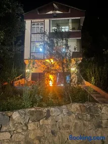 UZUNGÖL Nehir kenarında Doğa içinde merkezi 3 yatak odalı Büyük SUİTE Daire - Image 1