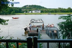 Relaxing Riverfront Family Escape w Private Dock - Image 1