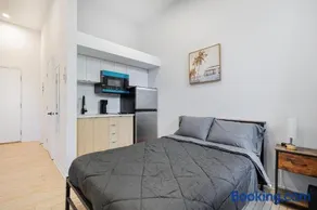 Magnificent Studio with FREE parking near downtown - Image 3