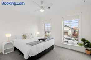 The Geelong Getaway Townhouse - Image 4
