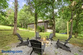 Screened Porch w Swing, Fire Pit, Grill & Deck - Image 3