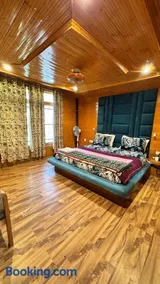 Birdsong Pahalgam 5BR Stay with Riverside - Image 1