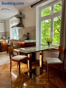 Vintage studio apartment - Image 1