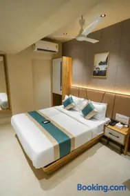 Hotel Royal Stay Inn Near Kokilaben Hospital - Image 4