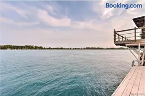 Lakefront Paradise with 7 beds - Fishing - Swimming - Image 2