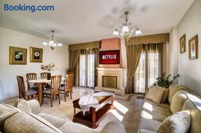 Mariliza's Spacious Maisonette Close to Beaches - Image 2