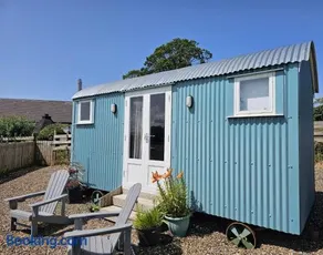 Wee Shepherds Hut Maybole - Image 1