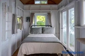 Hay Bay Hytte - Waterfront Cottage - Image 3