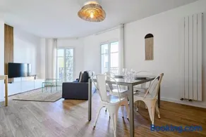 Appartement une chambre avec 3 balcons et parking - Image 2