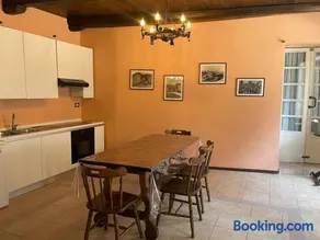 Il borgo come in un castello - Image 2