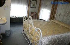 Tarry Here Mansion Bed & Breakfast - Image 1