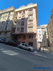 GREAT NEW BUILDING IN THE CITY CENTER WITH ELEVATOr - Image 1