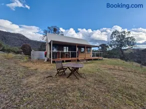 Cosy Quiet Retreat and Stunning Valley Views - Image 2