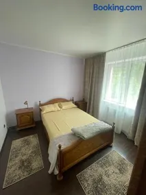 Apartament Sory ,la 200 de metri de hoteluri,ștrand ,terase,are toate utilitățile inclusiv internet wireless,cablu tv, priveliște spre munte și hoteluri - Image 5