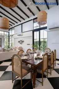 LohonoStays Villa Siena A - Image 5