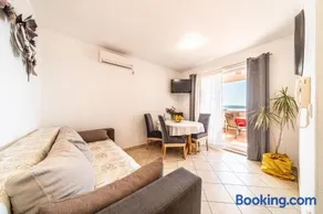 A 4 apt w terrace & sea view 4 min walk to beach - Image 1