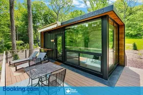 Modern Riverside Cabin w Hot Tub Fire Pit Kayaks - Image 1