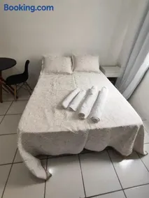 Apartamento Reformado no Centro com Ar, Tudo Novo! - Image 3