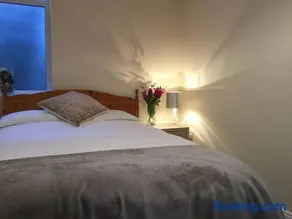 Rose Alley Apartment - Image 3