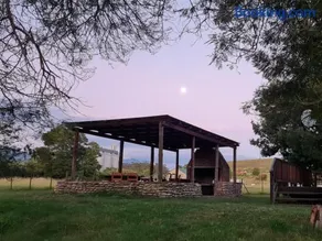 Blue Mountain Farm Lodge, Farm & Dam House - Image 2