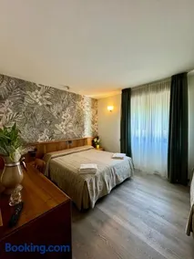 Continental Hotel - Image 2