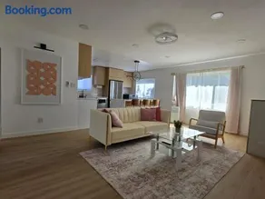 Coral Cove Walk to Beach & Downtown Oceanside New 2Bedroom Apartment - Image 1